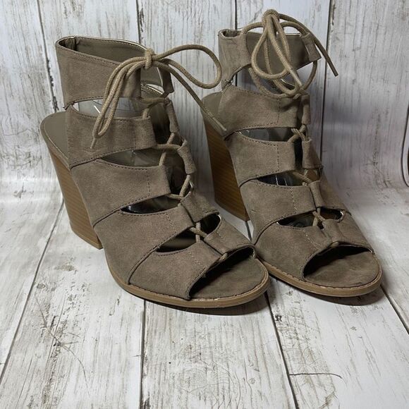 Qupid Women’s Suede Peep Toe Gilly Tie Block Heel - Picture 1 of 7